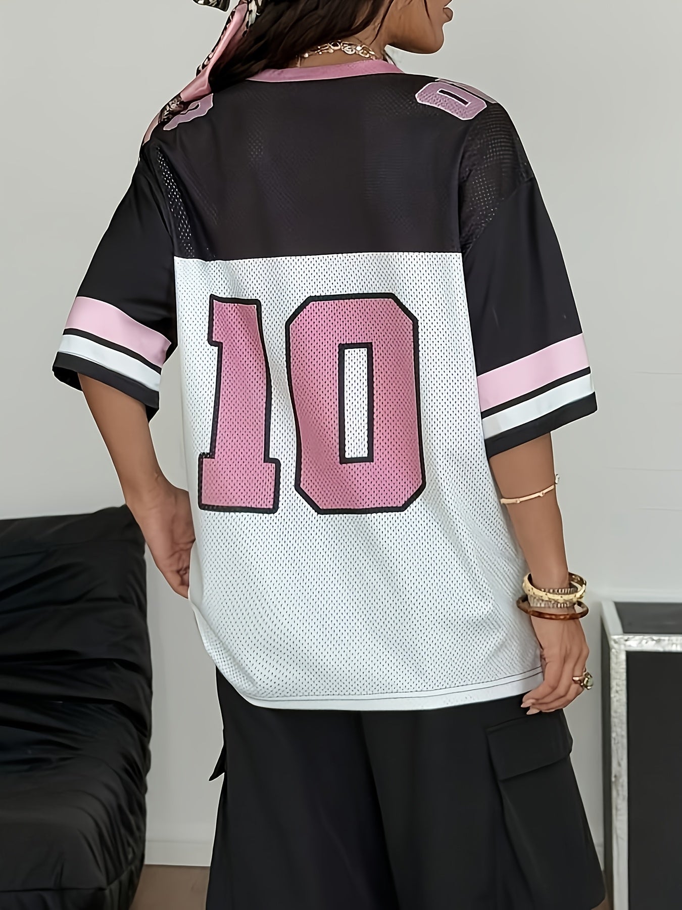 STREETPHANTOM Oversized V-Neck T-Shirt with Bold '10' Number Print