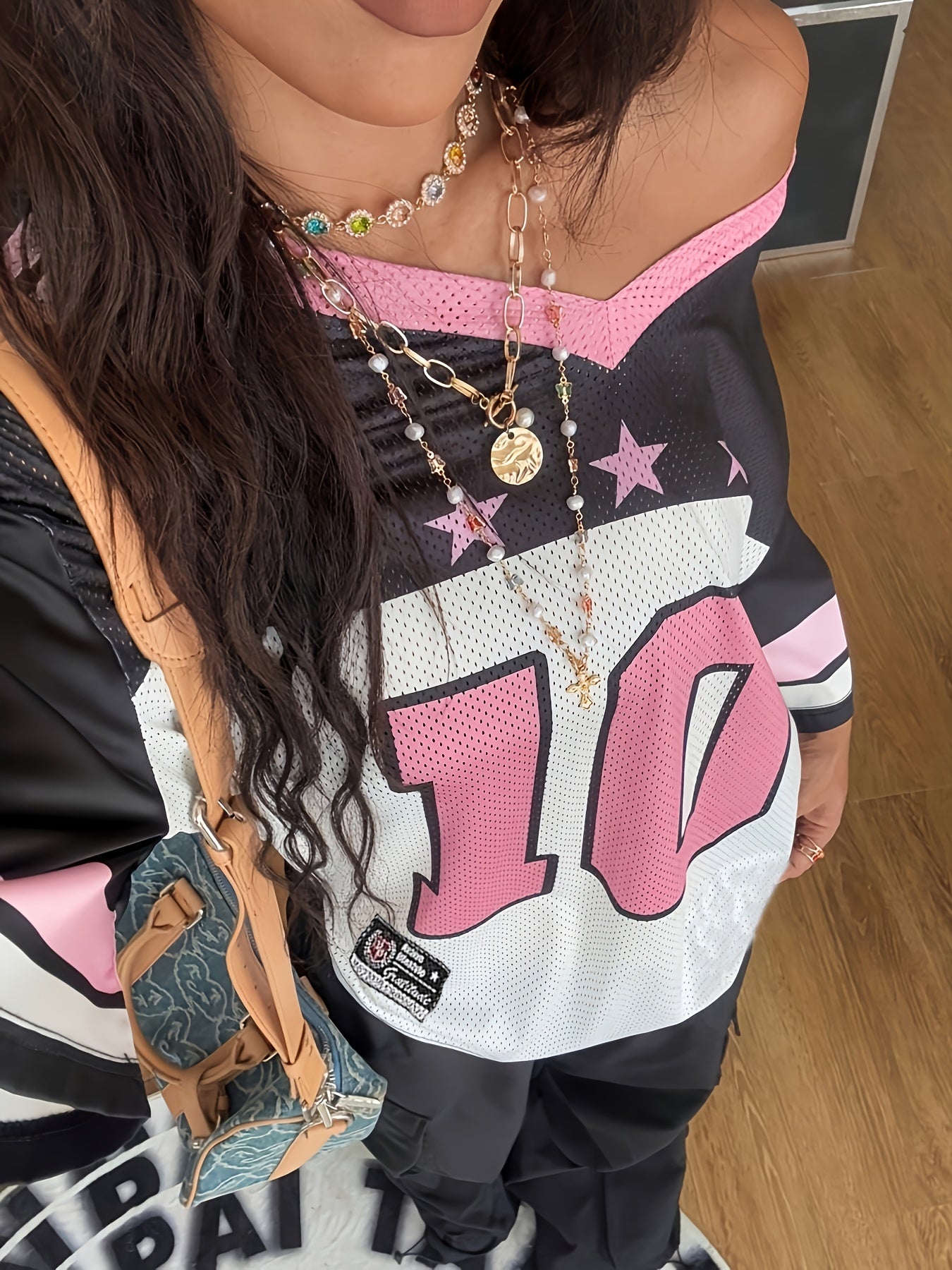 STREETPHANTOM Oversized V-Neck T-Shirt with Bold '10' Number Print